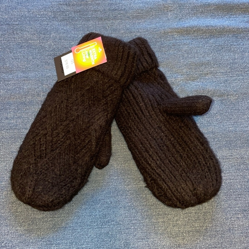 NWT black mittens